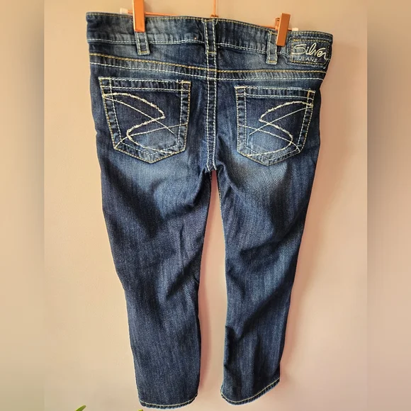 The Ultimate Y2K Throwback: Silver Jeans Co. "Santorini" Capris ✨ - Picture 3 of 10